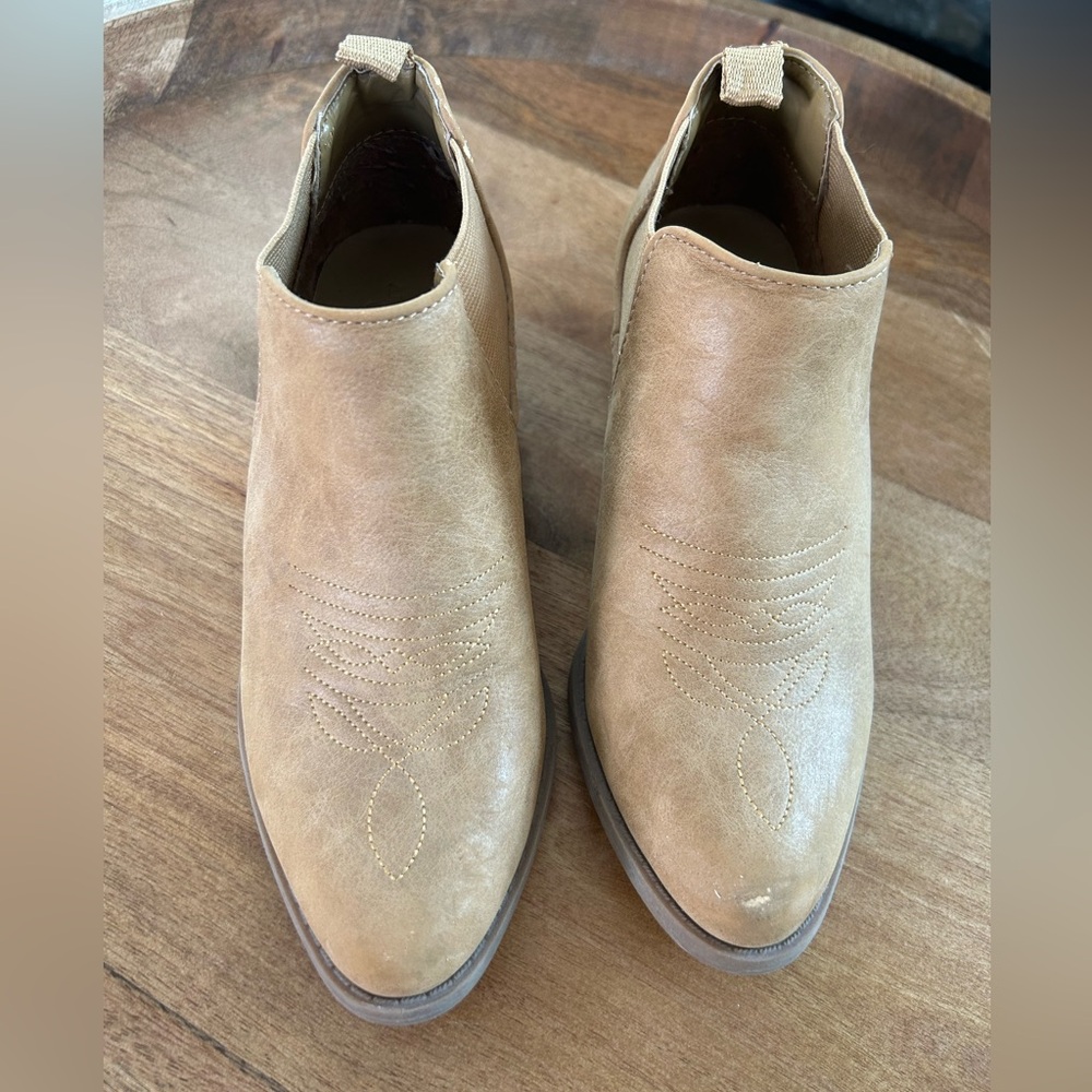 American Eagle tan booties